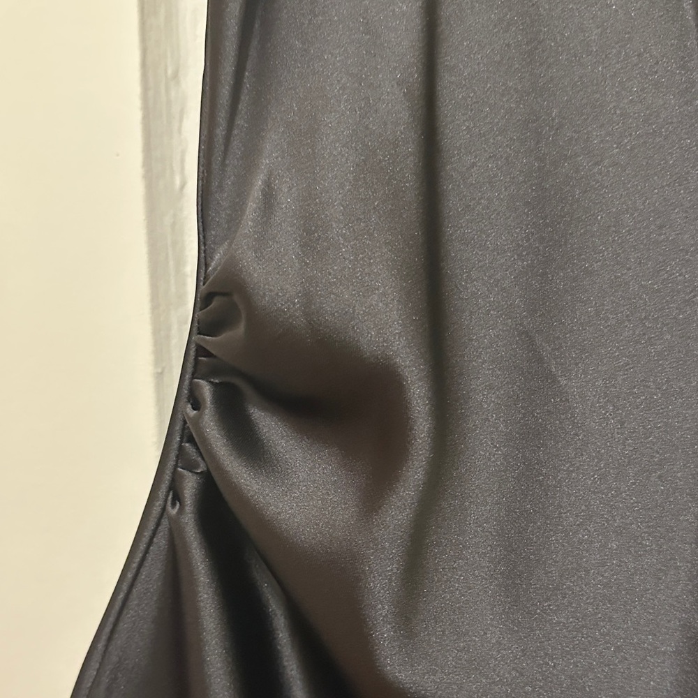 Elegant Black Dress - Picture 6 of 11